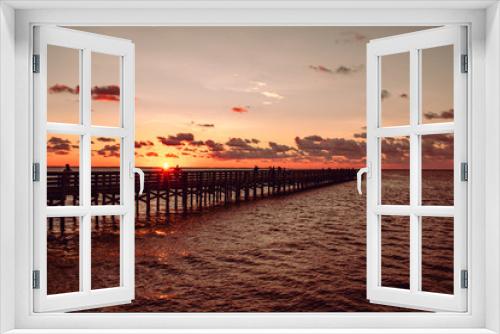 Fototapeta Naklejka Na Ścianę Okno 3D - Sunset at the Pier