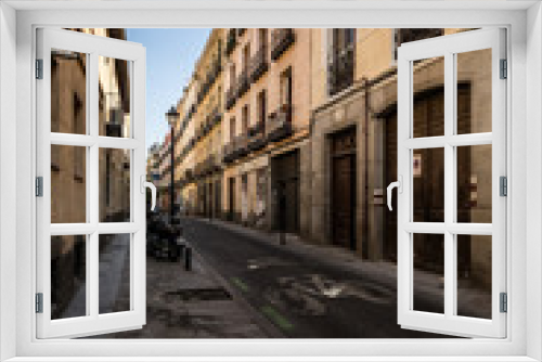 Fototapeta Naklejka Na Ścianę Okno 3D - Madrid: La Latina (Cava Alta)