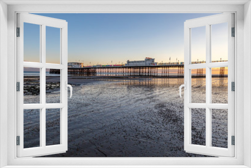 Fototapeta Naklejka Na Ścianę Okno 3D - Worthing Pier in Sussex, at low tide during sunset