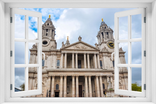 Fototapeta Naklejka Na Ścianę Okno 3D - St. Paul's Cathedral facade, London, UK