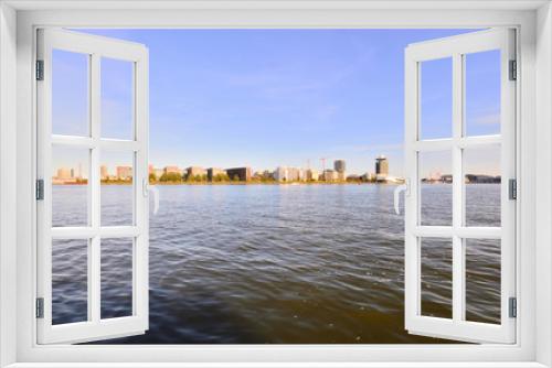 Fototapeta Naklejka Na Ścianę Okno 3D - Rzeka Ij i budynki na brzegu w pogodny dzień.