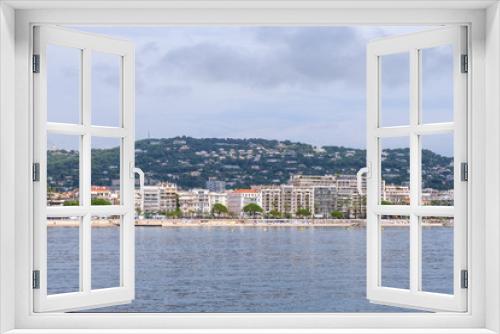 Fototapeta Naklejka Na Ścianę Okno 3D - Cannes city shore at daylight
