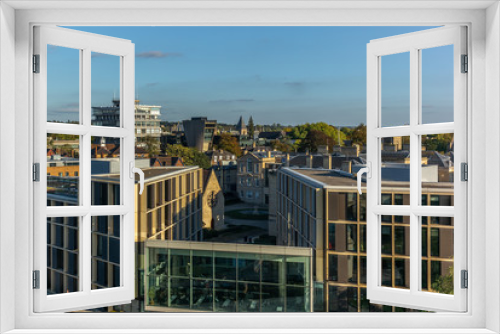 Fototapeta Naklejka Na Ścianę Okno 3D - View of Oxford new and old classic building on a warm sunny day in Autumn - 1