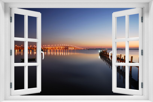 Fototapeta Naklejka Na Ścianę Okno 3D - Jensen Beach bridge, Florida just before sunrise