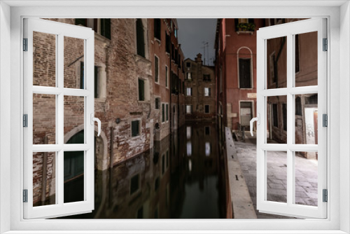 Fototapeta Naklejka Na Ścianę Okno 3D - A medieval canal in Venice with beautiful reflections