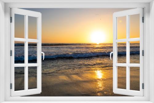 Fototapeta Naklejka Na Ścianę Okno 3D - California ocean sunset from Santa Monica beach