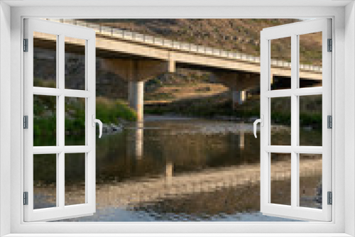 Fototapeta Naklejka Na Ścianę Okno 3D - Bridge over creek