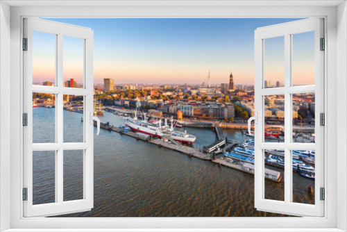Fototapeta Naklejka Na Ścianę Okno 3D - Hafencity bei Sonnenaufgang