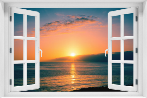 Fototapeta Naklejka Na Ścianę Okno 3D - Sunset Over the Pacific Ocean