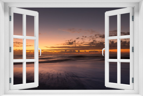Fototapeta Naklejka Na Ścianę Okno 3D - sunrise on beach
