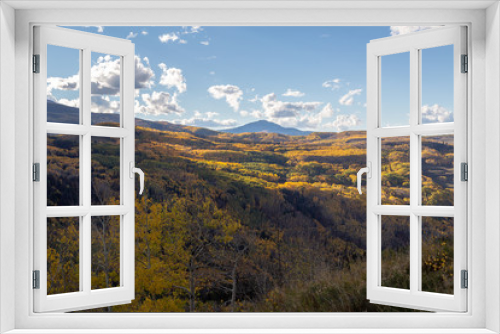 Fototapeta Naklejka Na Ścianę Okno 3D - Autumn morning in the colorado mountains 