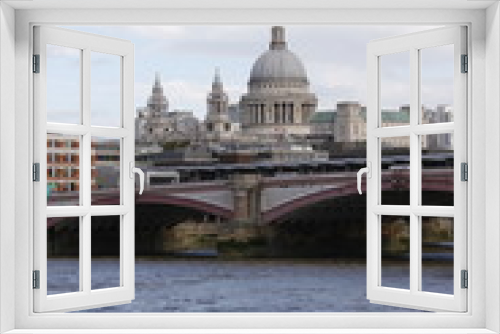 Fototapeta Naklejka Na Ścianę Okno 3D - Cathédrale Saint Paul et pont Blackfriars sur la Tamise à Londres
