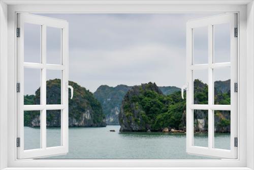 Fototapeta Naklejka Na Ścianę Okno 3D - Famous Halong bay in Vietnam, UNESCO