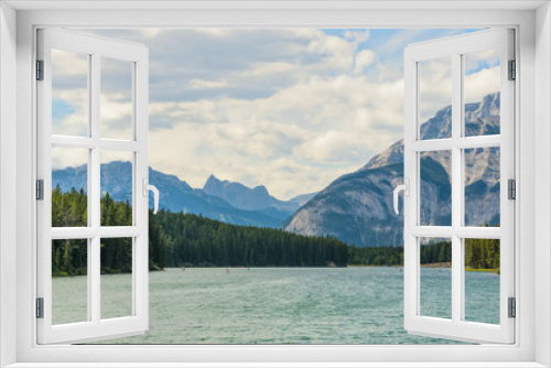 Fototapeta Naklejka Na Ścianę Okno 3D - Lake in the Rocky Mountains of British Columbia, Canada