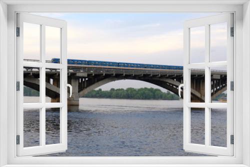 Fototapeta Naklejka Na Ścianę Okno 3D - bridge over the Dnieper River in Kyiv