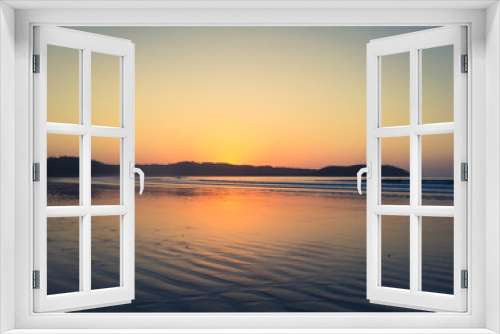 Fototapeta Naklejka Na Ścianę Okno 3D - beautiful sunset sky over beach