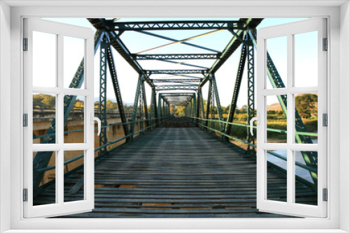 Fototapeta Naklejka Na Ścianę Okno 3D - Green Iron Bridge