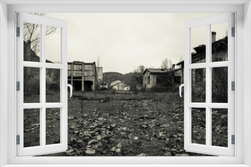 Fototapeta Naklejka Na Ścianę Okno 3D - Vieja fabrica abandonada