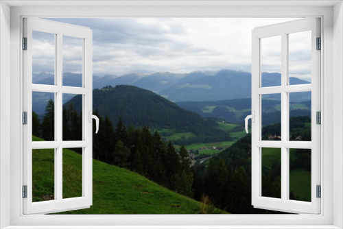Fototapeta Naklejka Na Ścianę Okno 3D - Blick von Onach, St. Lorenzen. Tirol in das Gadertal