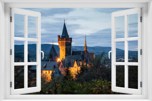 Fototapeta Naklejka Na Ścianę Okno 3D - Schloss Wernigerode - das Wahrzeichen im Abendlicht mit Beleuchtung