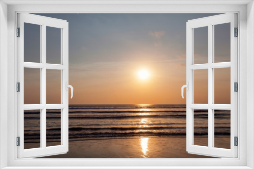 Fototapeta Naklejka Na Ścianę Okno 3D - Beautiful sunrise over the tropical beach
