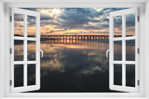 Fototapeta Naklejka Na Ścianę Okno 3D - Sunrise Over Pier