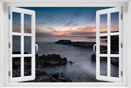 Fototapeta Naklejka Na Ścianę Okno 3D - Dramatic sunset on a Rocky coastline