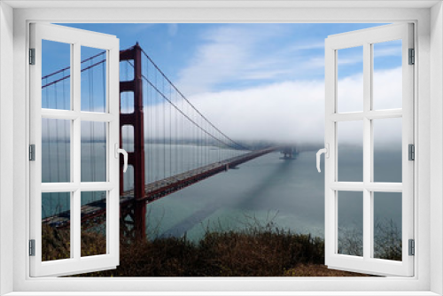 Fototapeta Naklejka Na Ścianę Okno 3D - The Golden Gate Bridge (Foggy)