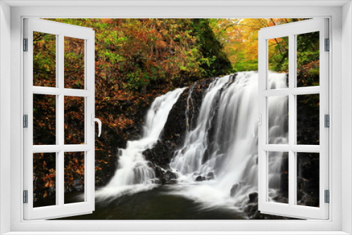 Fototapeta Naklejka Na Ścianę Okno 3D - 紅葉の滝