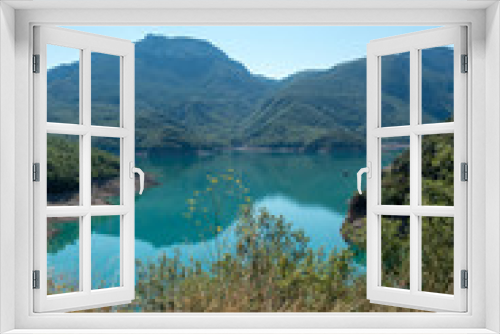 Fototapeta Naklejka Na Ścianę Okno 3D - Baserca reservoir in the Pyrenees in Summer