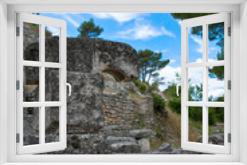 Fototapeta Naklejka Na Ścianę Okno 3D - The ruins of the archaeological site of Glanum near the city of St Remy de Provence, France