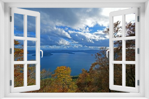 Fototapeta Naklejka Na Ścianę Okno 3D - 十和田湖の秋の情景