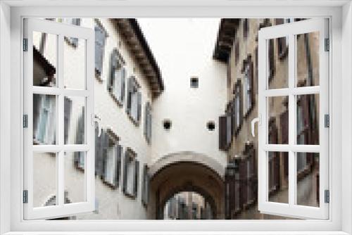Fototapeta Naklejka Na Ścianę Okno 3D - strada e campanile