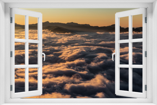 Fototapeta Naklejka Na Ścianę Okno 3D - Sunset over sea of fog