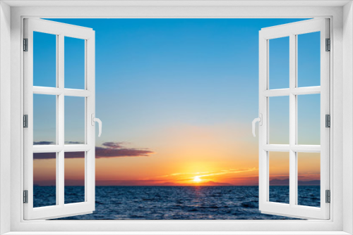 Fototapeta Naklejka Na Ścianę Okno 3D - 玄界灘から見る日の出