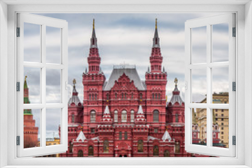 Fototapeta Naklejka Na Ścianę Okno 3D - The building of the State historical Museum on Red square in Moscow, Russia.
