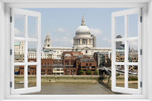 Fototapeta Naklejka Na Ścianę Okno 3D - St Paul's Cathedral viewed from Southwark