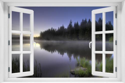 Fototapeta Naklejka Na Ścianę Okno 3D - Morning Fog at Trillium Lake