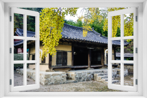 Fototapeta Naklejka Na Ścianę Okno 3D - Traditional South Korean buildings. Former school building