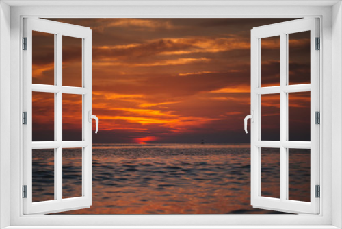 Fototapeta Naklejka Na Ścianę Okno 3D - Warm beautiful evening sunset above sea, Cleopatra's beach in Alanya, Turkey