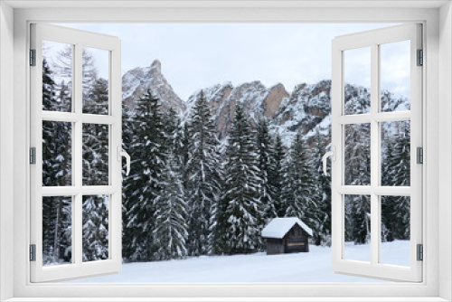 Fototapeta Naklejka Na Ścianę Okno 3D - Winterwanderung am Pragser Wildsee - Südtirol