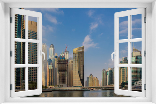 Skyline von Dubai am Tag