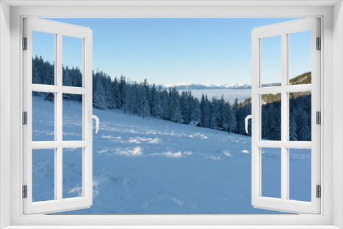 Fototapeta Naklejka Na Ścianę Okno 3D - Winter day in the mountains