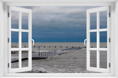 Fototapeta Naklejka Na Ścianę Okno 3D - Dark Cold Day on Lake Michigan in Chicago