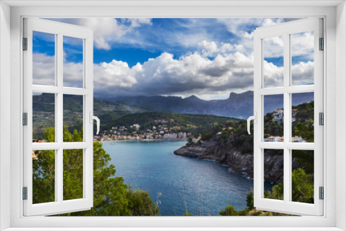 Fototapeta Naklejka Na Ścianę Okno 3D - Der Hafen Port de Soller auf Mallorca vor dem Hintergrund der Tramuntana Berge