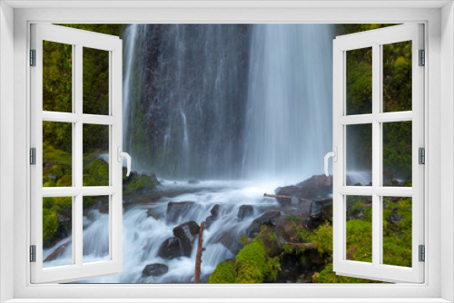 Fototapeta Naklejka Na Ścianę Okno 3D - A waterfall in the Columbia River Gorge, Oregon
