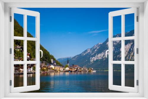 Fototapeta Naklejka Na Ścianę Okno 3D - Lookin across the lake at the idyllic village of Hallstatt, Austria