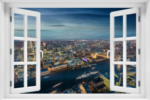 Fototapeta Naklejka Na Ścianę Okno 3D - Blick auf das Zentrum von London bei Nacht: die City bis zur Tower Bridge und Canary Wharf