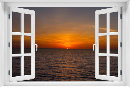 Fototapeta Naklejka Na Ścianę Okno 3D - Piękny wschód słońca na morzu Bałtyckim