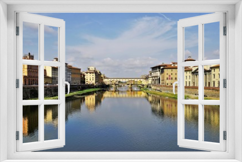 Fototapeta Naklejka Na Ścianę Okno 3D - Look to the Arno River and the famous Bridge Vecchio, Florence, Italy.